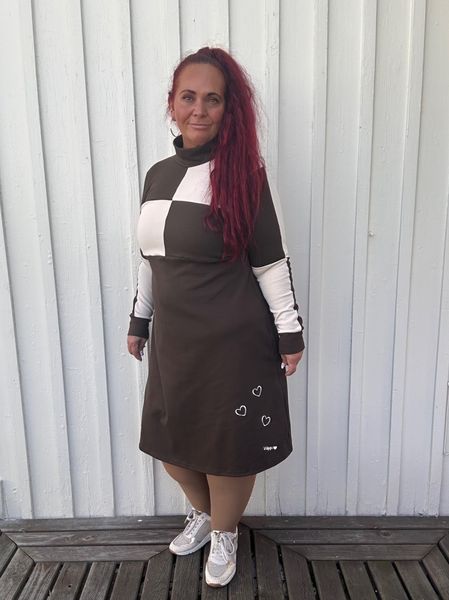 Ja til nye eventyr❤️mørk brun/sandfarget jerseykjole