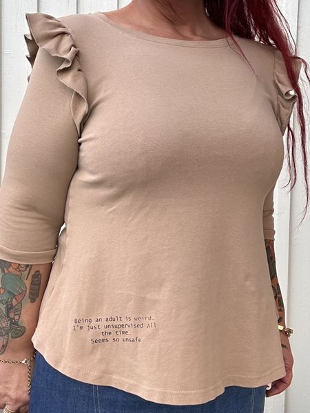 'Adult' jerseygenser med volanger_mørk beige